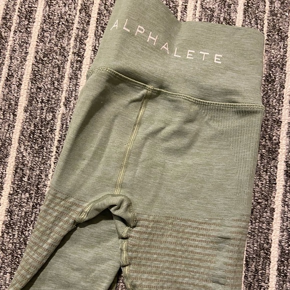 Alphalete Halo sage green leggings - Picture 3 of 3